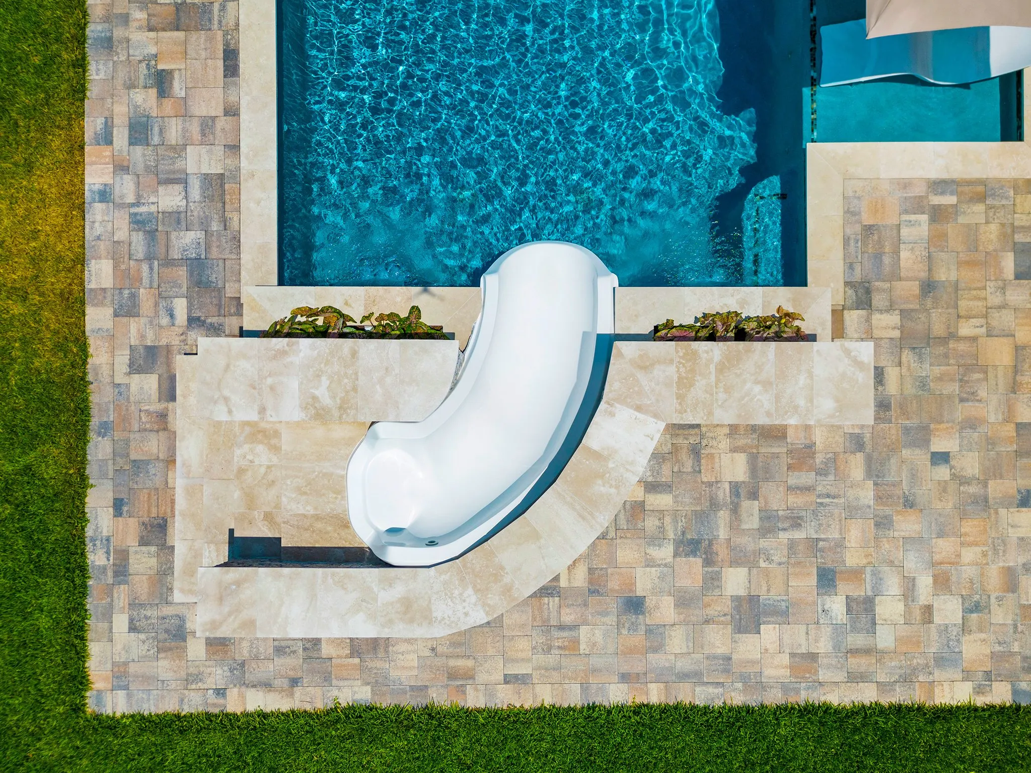 Flagstone Pools and Pavers photo 9