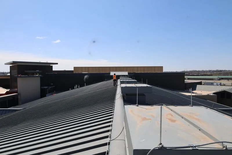 10 Men Roofing photo 1