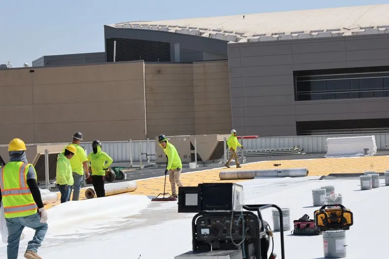 10 Men Roofing photo 7