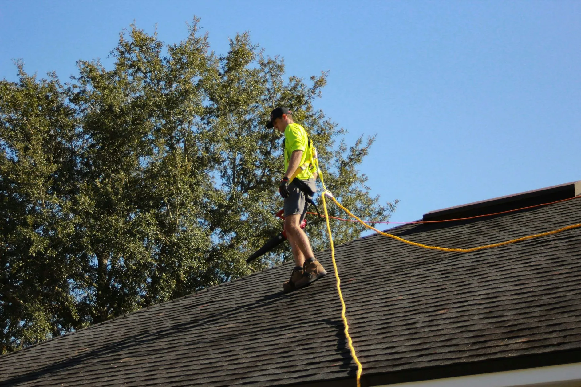 10 Men Roofing photo 9