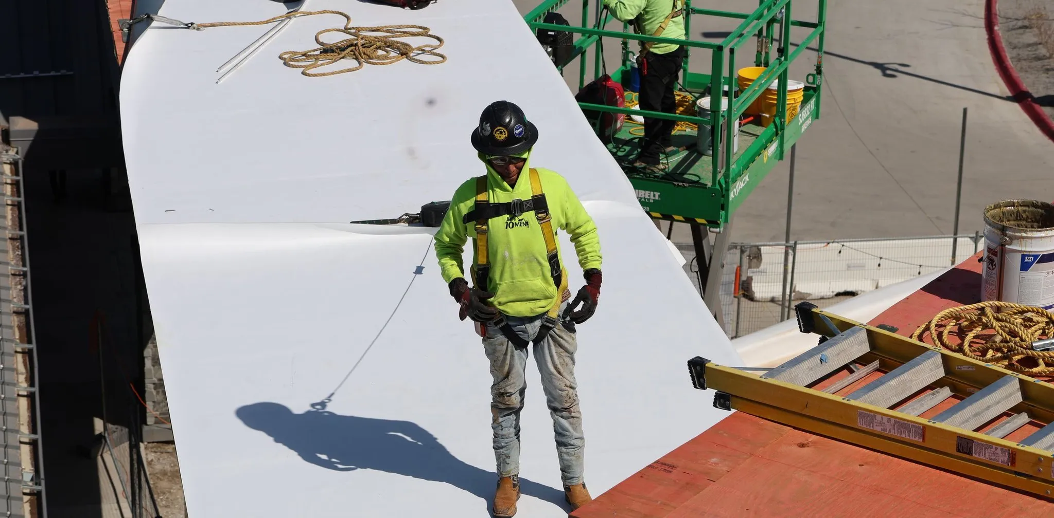 10 Men Roofing photo 11