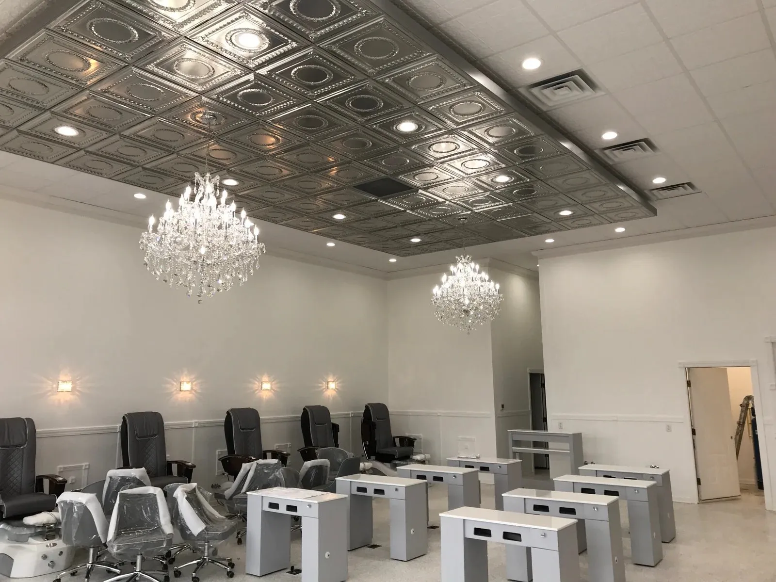 Helping Hands Electric photo 1