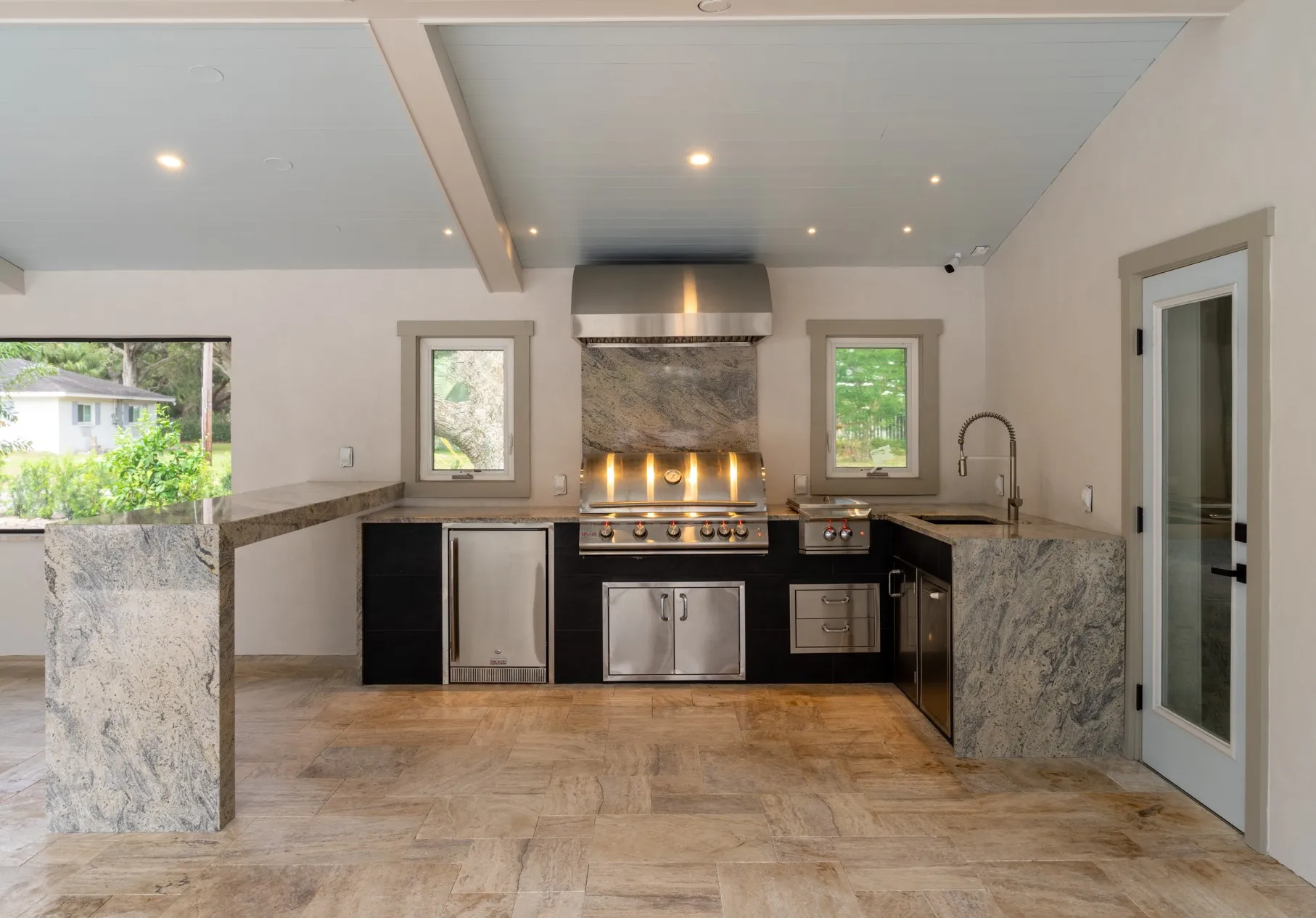 Ultra Custom Group photo 4